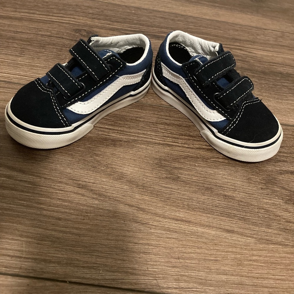 Toddler Vans Old Skool V Black and Blue Sneakers with Velcro Straps - Picture 2 of 7